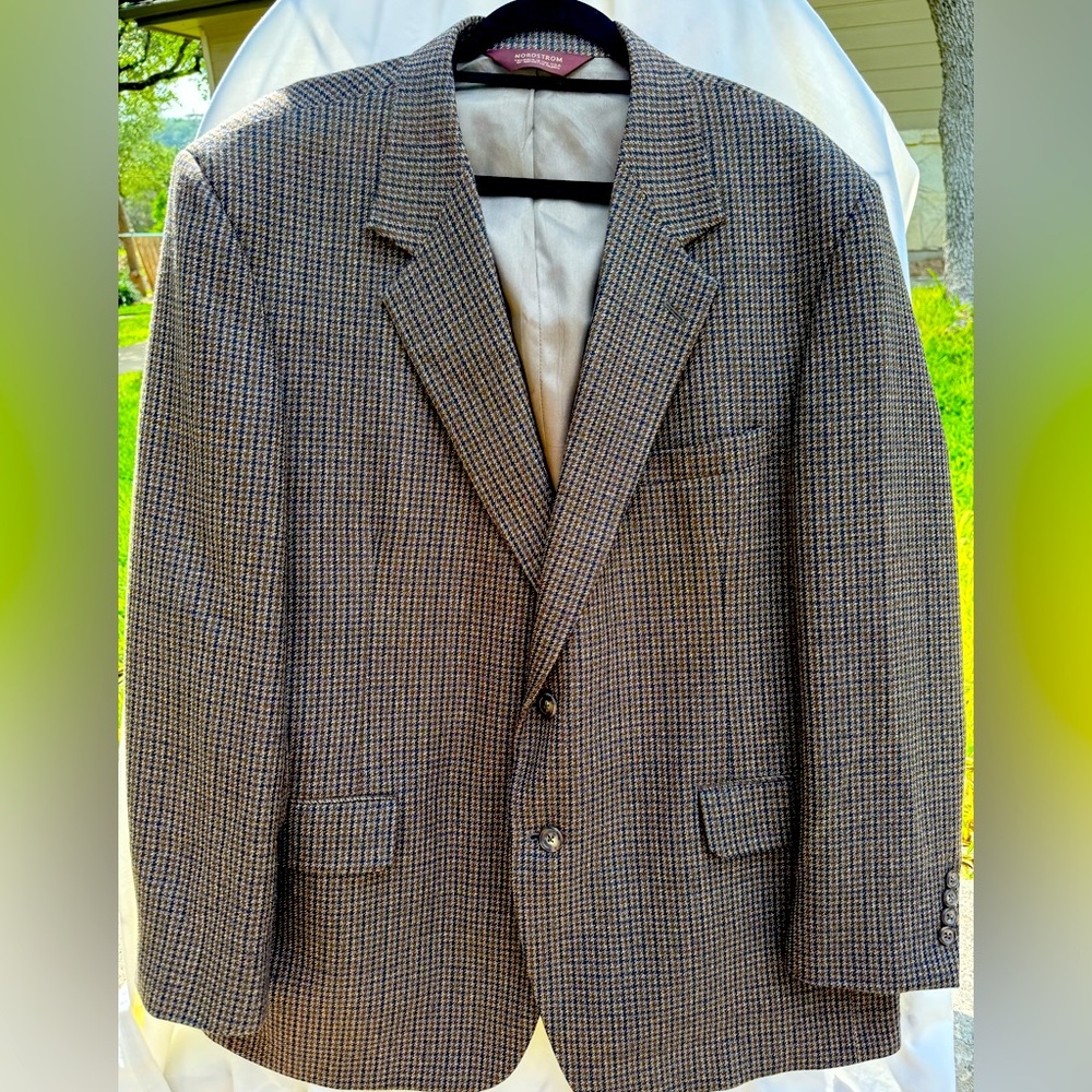 Nordstroms Men's Classic Houndstooth 100 Wool Blazer‎ Size 48R Tan and Blue